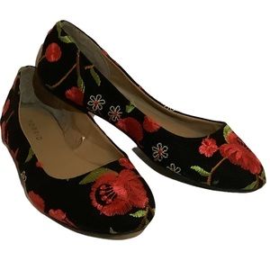 Torrid Embroidered Almond Toe Flat Wide Width Size 8W